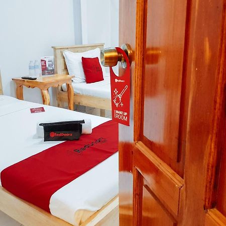 Reddoorz Near Ramiro Community Hospital Hotel Totolan Exterior photo