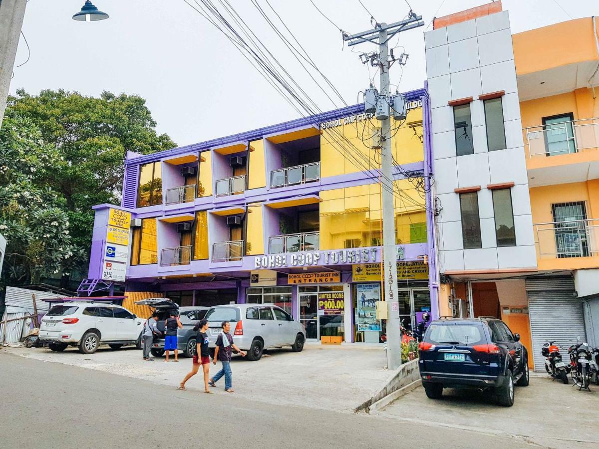 Reddoorz Near Ramiro Community Hospital Hotel Totolan Exterior photo