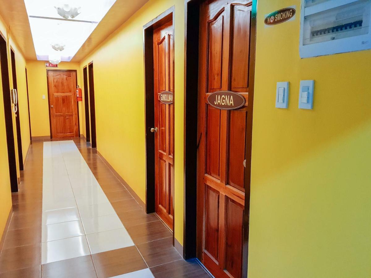 Reddoorz Near Ramiro Community Hospital Hotel Totolan Exterior photo