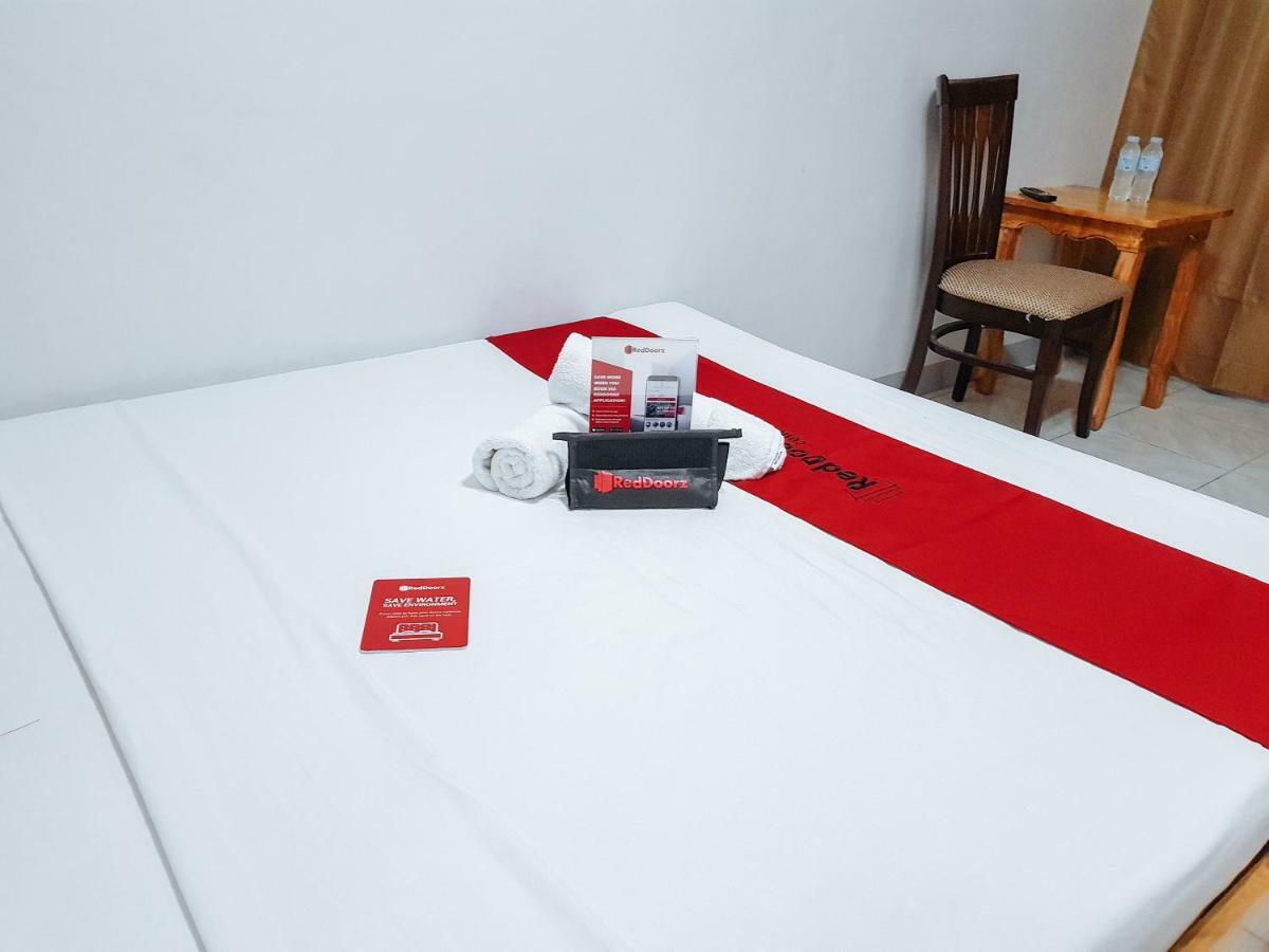 Reddoorz Near Ramiro Community Hospital Hotel Totolan Exterior photo