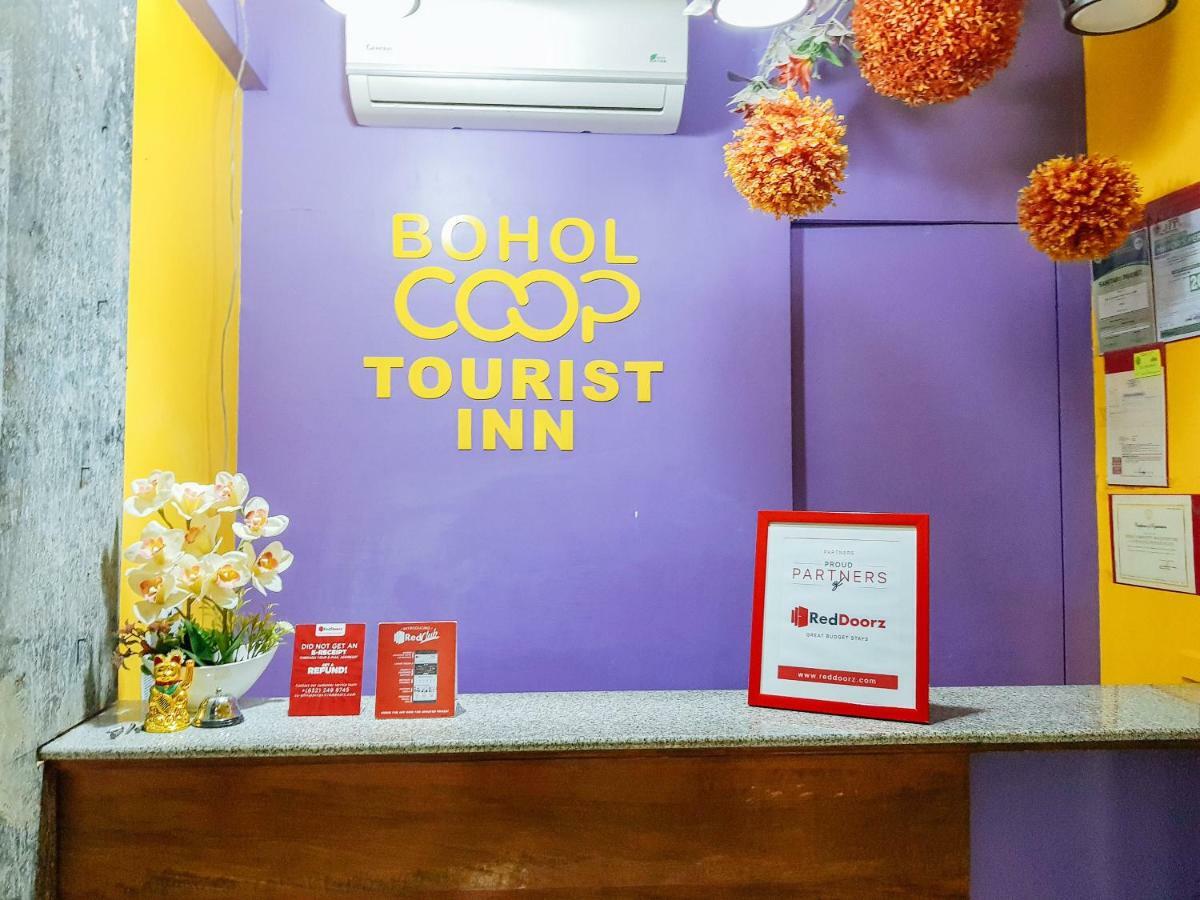 Reddoorz Near Ramiro Community Hospital Hotel Totolan Exterior photo