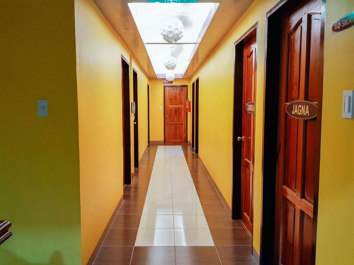 Reddoorz Near Ramiro Community Hospital Hotel Totolan Exterior photo